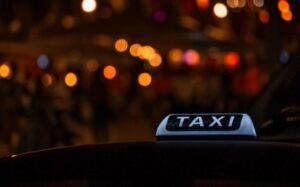 Какие существуют преимущества и недостатки работы в такси: обзор рынка